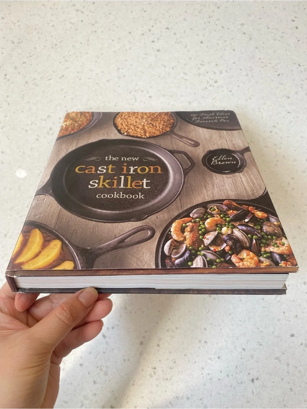 The New Cast Iron Skillet Cookbook - Black
